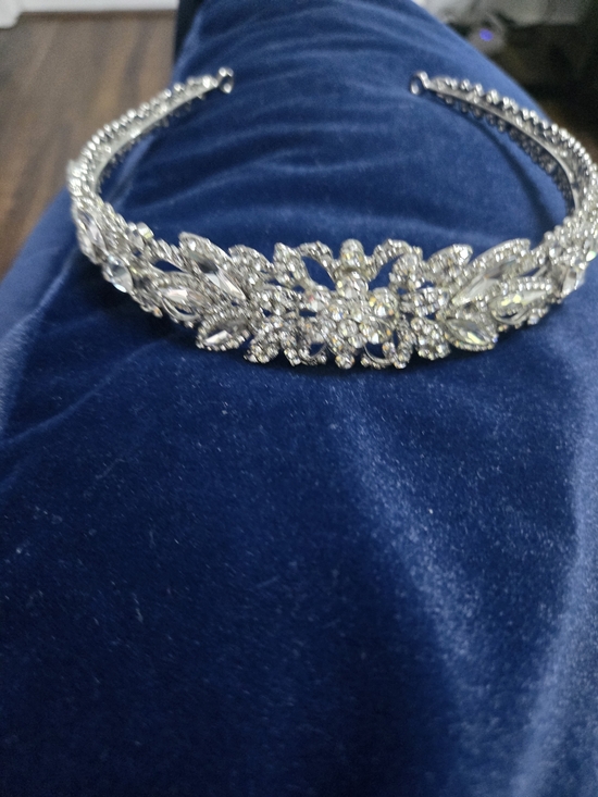 Accessories - Crystal Rhinestone Floral Headband Tiara - Silver Tone